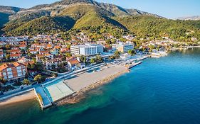 Carine Hotel Delfin